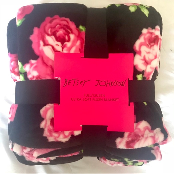 Betsey Johnson Other - Betsey Johnson Pink Rose Black Plush Blanket Queen